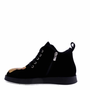 VOETTI Black Bear Ankle Boots