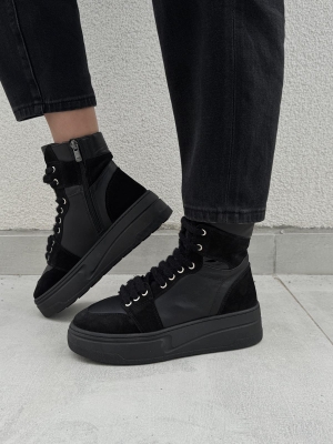 VOETTI Black High-Top Sneakers