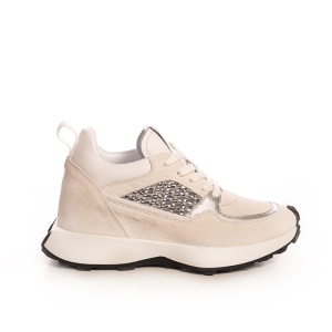 Trendy Women's Suede Sneakers - Ivory & Silver Runners