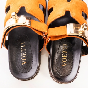 Women's Leaf Detail Leather Slides