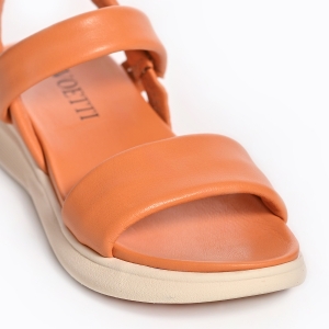 оранжеви сандали