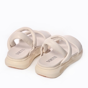 бели сандали