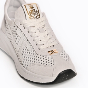 Елегантни бели дамски маратонки.