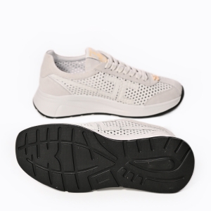 Елегантни бели дамски маратонки.